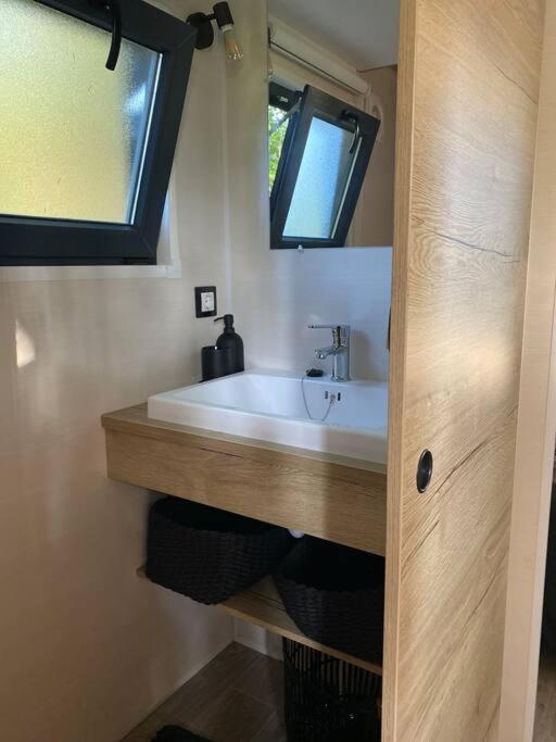 Tiny House Sur Terrain Boise A 10 Mn De La Mer Férel Εξωτερικό φωτογραφία
